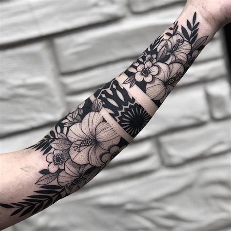 tatuajes pequeño brazo mujer|tatuajes de brazo completo.